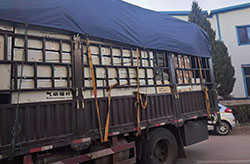 山德維克錨杆鑽機鑿岩機張拉機具裝車發貨